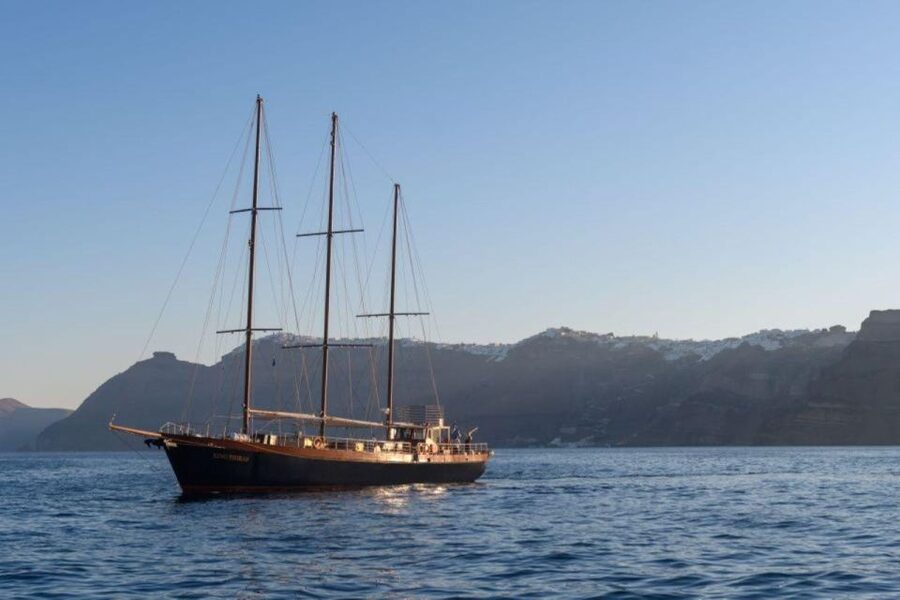 1-Day Boat Trip: Santorini Volcano, Thirassia & Oia Sunset - Sailing beneath Oia’s white cliffs