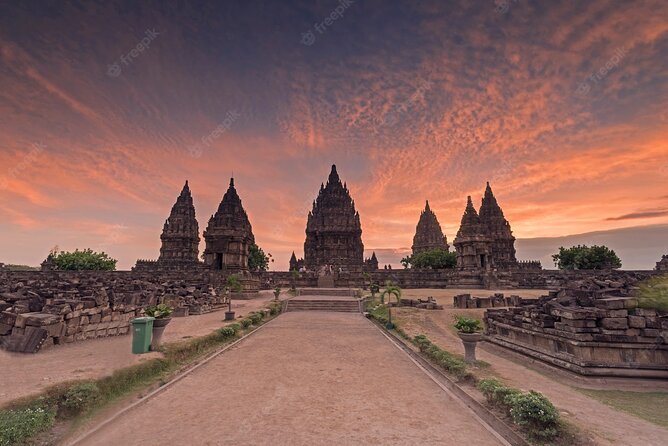 1 Day Yogyakarta tour ( Borobudur temple, Merapi Lava Tour, Prambanan Temple) - Timing, food, and the realistic pace