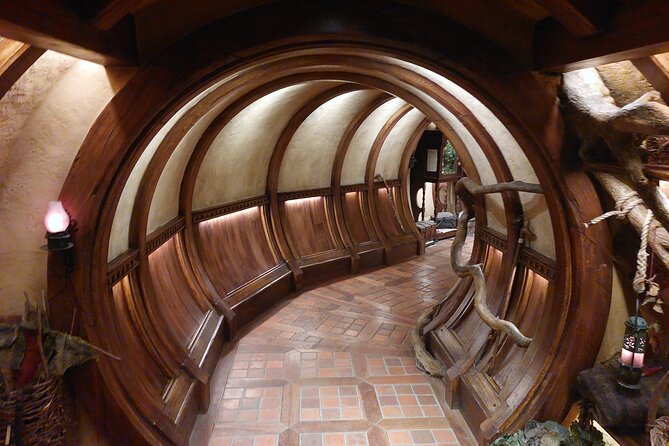 2-Day Hobbiton, Rotorua, Waitomo Caves Tour from Auckland with Accommodation - Te Puia brings geothermal Rotorua into focus