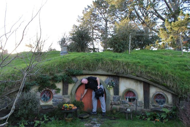 2-Day Hobbiton, Rotorua, Waitomo Caves Tour from Auckland with Accommodation - Hobbiton at the start of the day