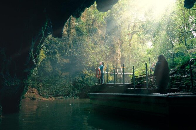 2 Day Tour Auckland to Hobbiton, Waitomo, Rotorua and Taupo - Key points at a glance