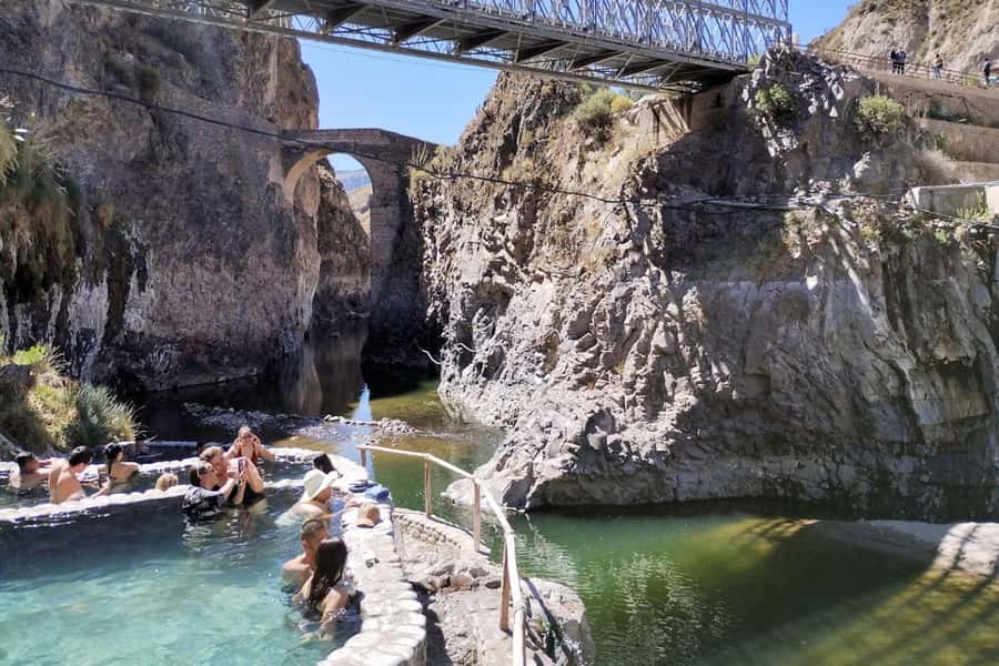 2-Day Tour Colca Canyon in Arequipa with end in Puno - Guides, vehicles, and group size