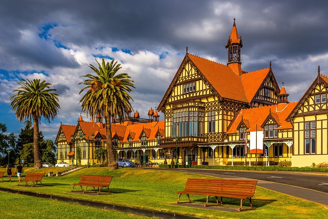 2 Day Waitomo Caves, Hobbiton Movie Set and Rotorua Tour from Auckland - FAQ