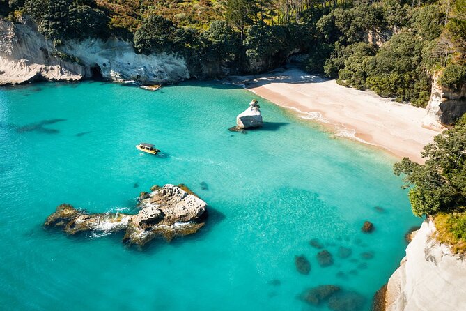 2 Hour Cathedral Cove and Volcanic Coast Cruise with Shade Canopy - What the boat ride feels like