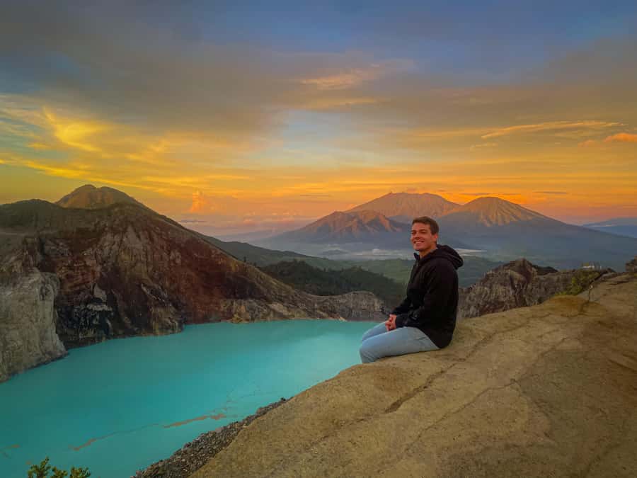 2D1N Bromo Sunrise & Ijen Blue Fire From Surabaya/Malang - Blue fire, crater lake, and sulfur miners