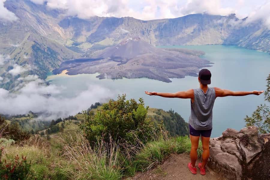 3d/2n trekking mount rinjani summit lake & hot springs - Day two: the 3 a.m. summit push