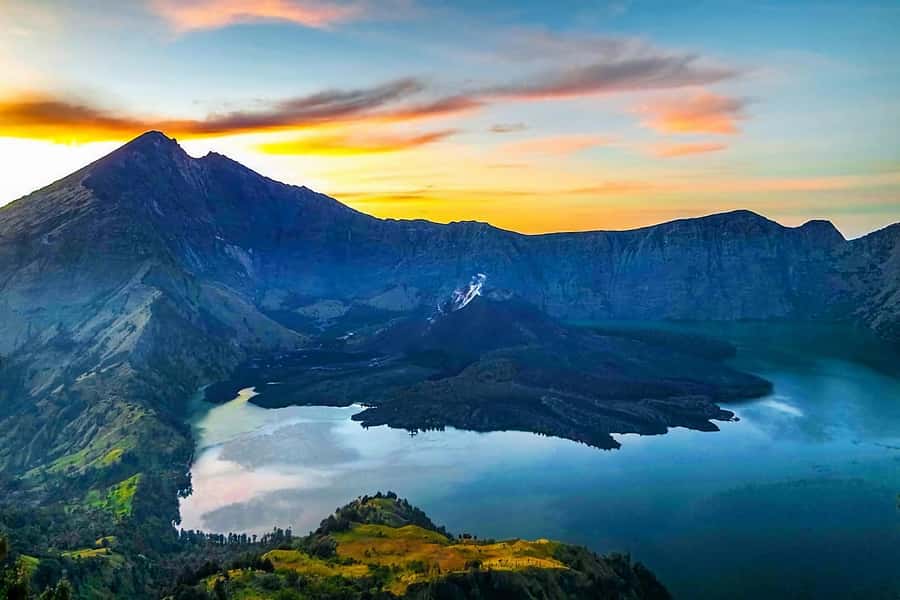 3d/2n trekking mount rinjani summit lake & hot springs - What to pack for cold, wet, rough conditions