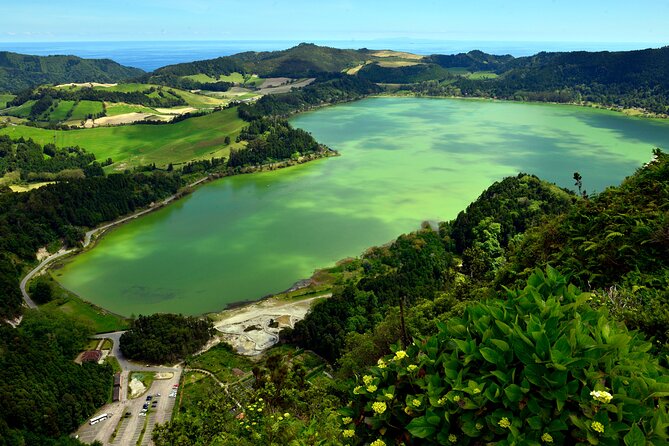 Adventure in the Furnas, with volcanoes, lagoons and tea plantations - Terra Nostra combines gardens and warm water