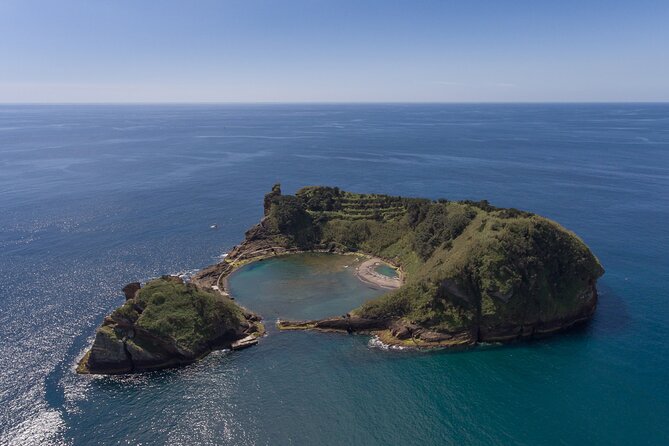 Adventure in the Furnas, with volcanoes, lagoons and tea plantations - Pico do Ferro puts Furnas below your feet