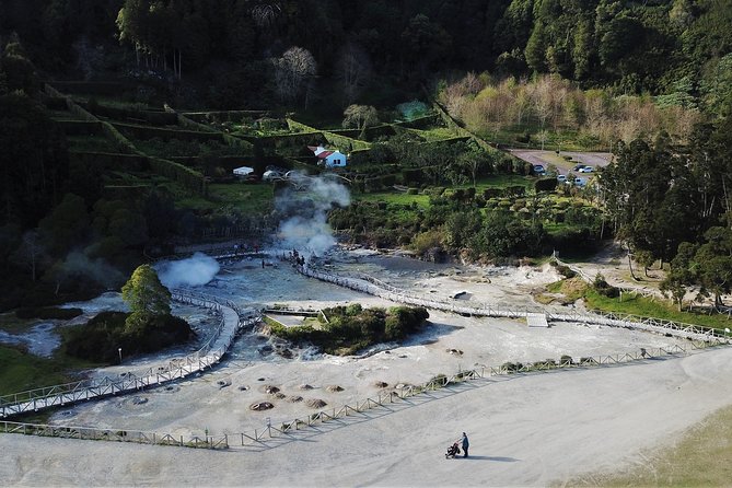Adventure in the Furnas, with volcanoes, lagoons and tea plantations - Guides are a major part of the value