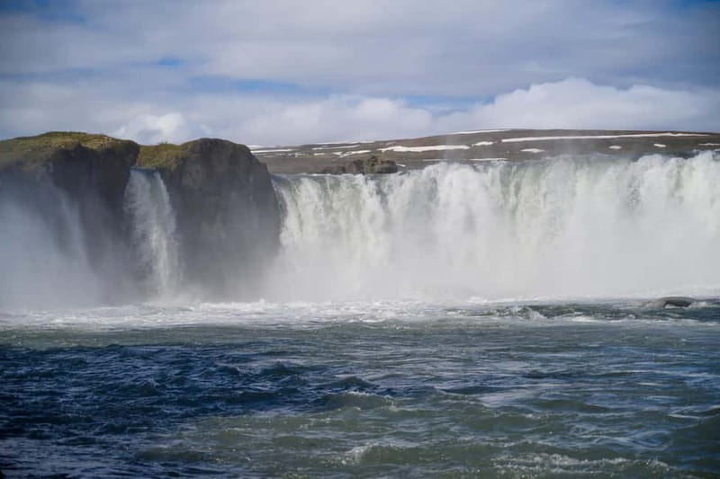 Akureyri: Day Trip to Goðafoss, Lake Mývatn & Nature Baths - Skútustaðagígar and the strange shape of Mývatn