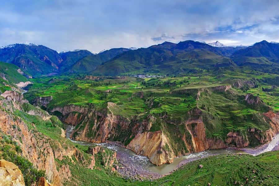 Arequipa: 2-Day Colca Canyon Classic Tour return to Arequipa - Day one: high passes, volcano views, and Chivay