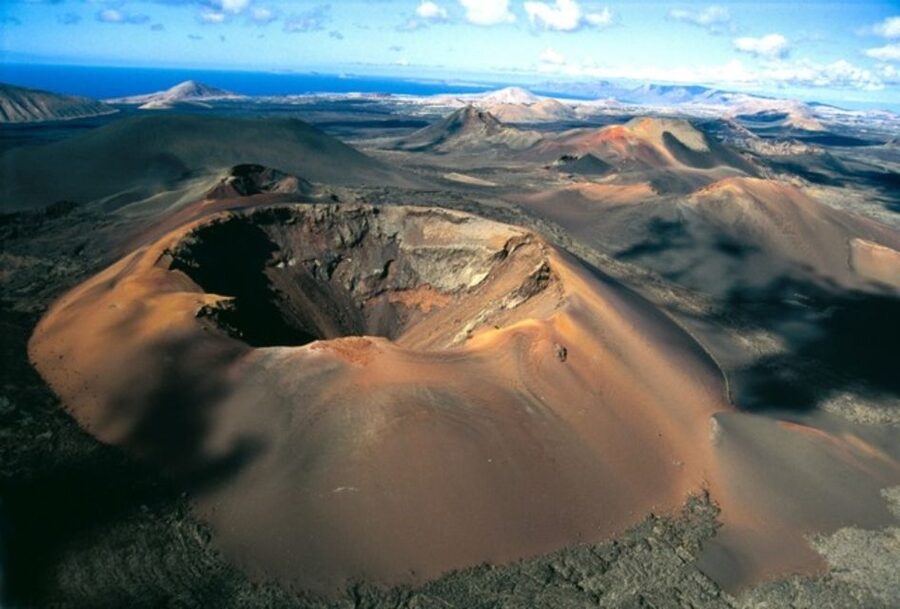 Arrecife/Playa Blanca: Timanfaya National Park Area Day Tour - Timanfaya’s geothermal demonstrations and Volcanoes Route