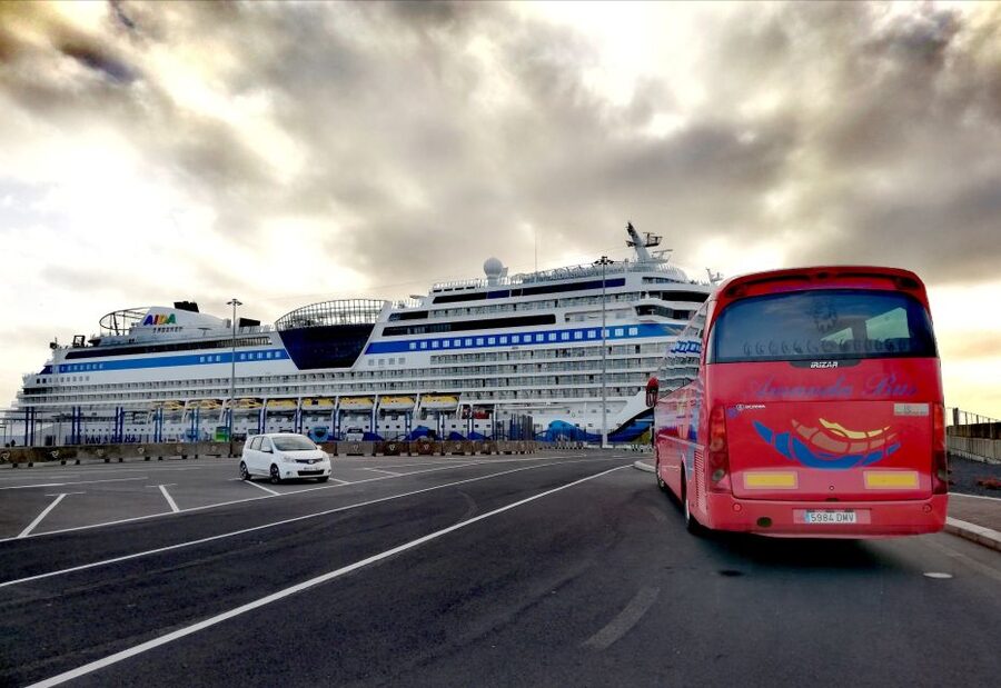 Arrecife: Timanfaya and Green Lagoon for Cruise Passengers - Timanfaya National Park delivers the big visual payoff