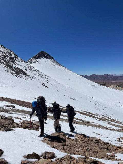 ASCENT TO VOLCANO CERRO TOCO OF 5604masl - The descent takes about one hour