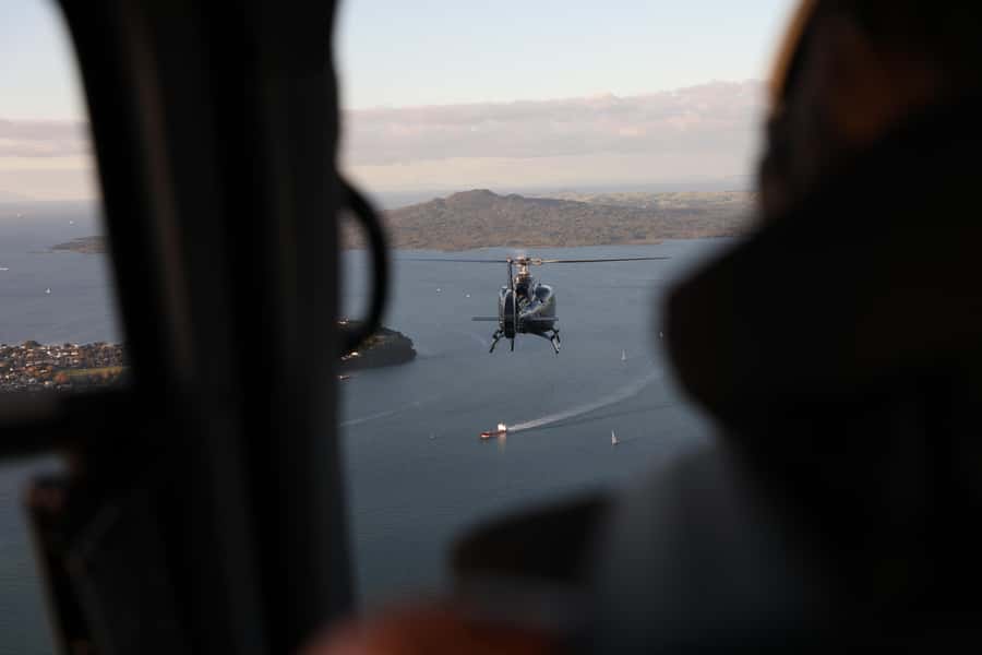 Auckland: 20min Helicopter scenic flight - City & Volcanoes - Auckland’s volcanic cones from above