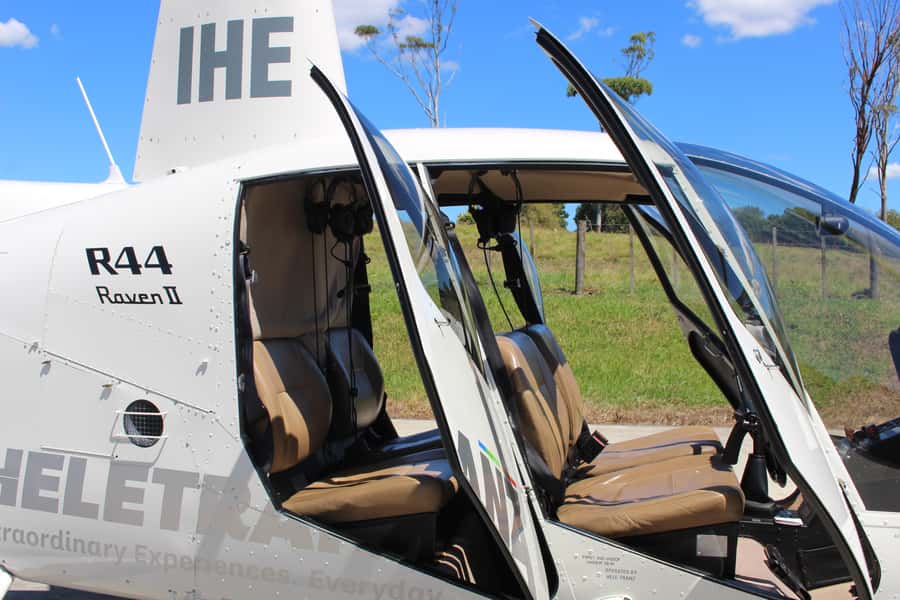 Auckland: 20min Helicopter scenic flight - City & Volcanoes - Aircraft, seating, and practical limits