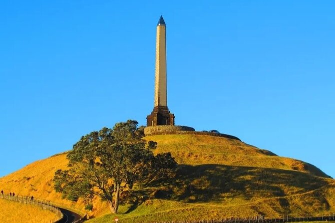 Auckland City Volcano & Scenic Highlights Tour - A New Zealand pie, if the timing works