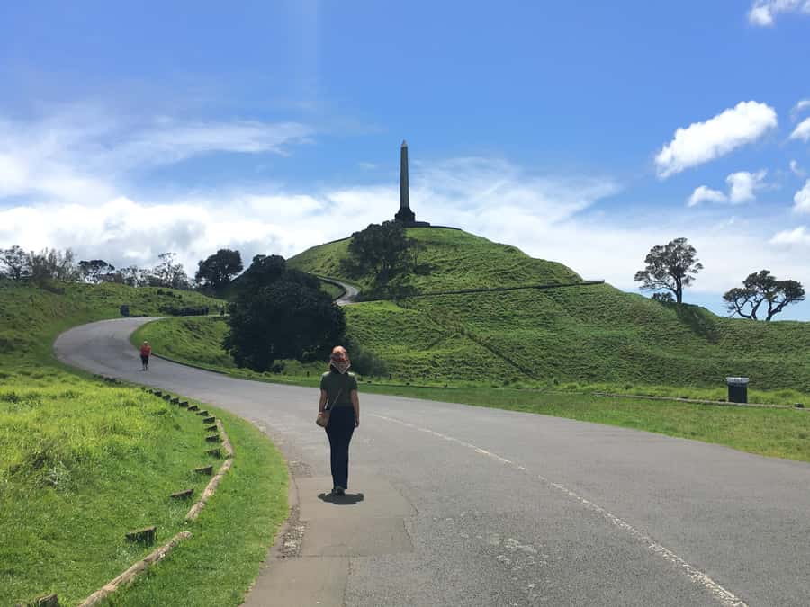 Auckland: Half-Day Auckland Volcanoes Tour - One Tree Hill and Maungakiekie