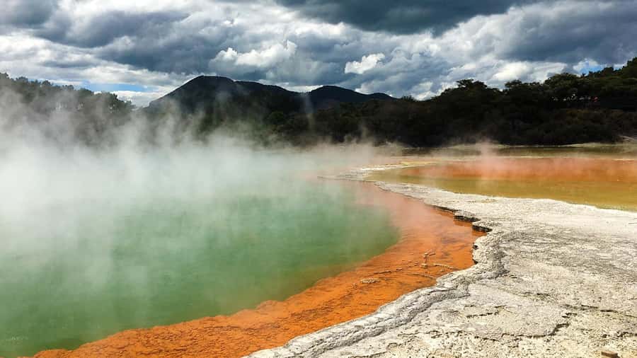 Auckland: Hobbiton, Rotorua and Wai-O-Tapu Day Tour - Wai-O-Tapu’s colors, craters, and sulfur air