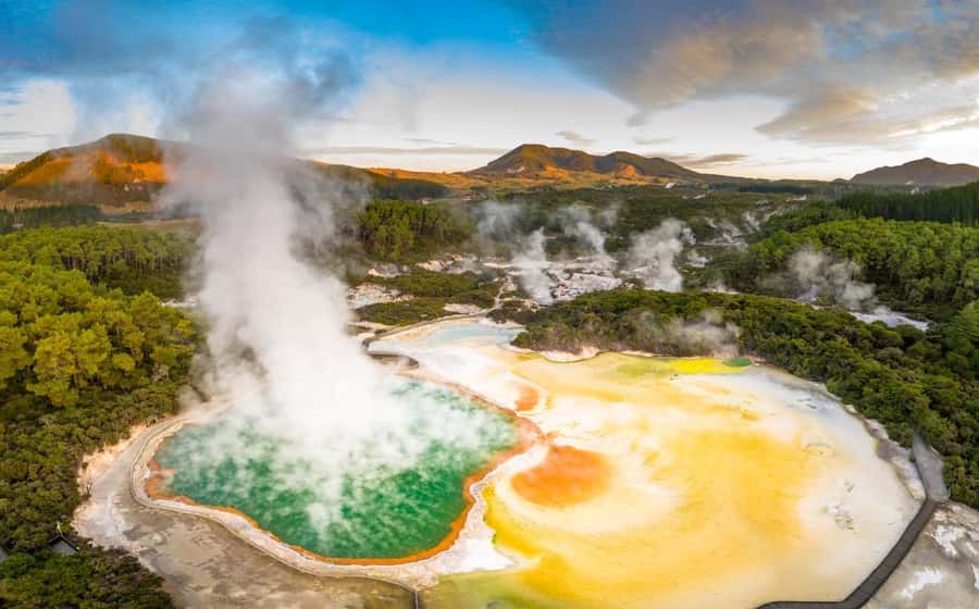 Auckland: Hobbiton, Rotorua and Wai-O-Tapu Day Tour - Crossing the Waikato from Auckland