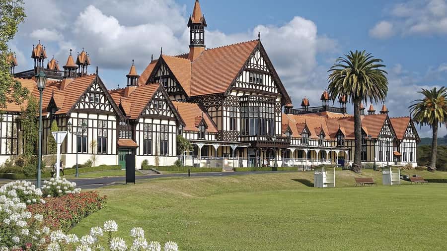 Auckland: Hobbiton, Waitomo Caves, and Rotorua 1-Way Tour - Pickup details that matter