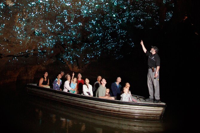 Auckland: Rotorua Māori Village, Waitomo Caves & Lunch - Rotorua’s lake and Government Gardens