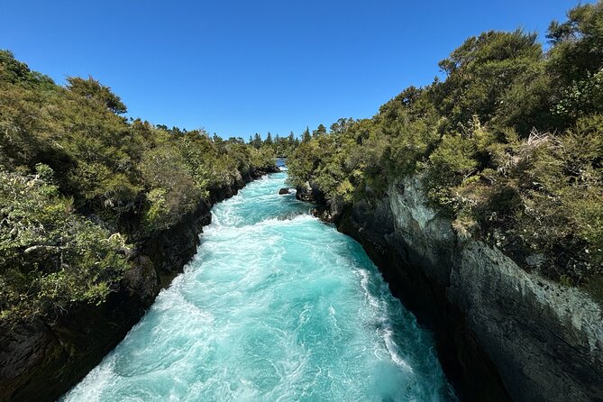 Auckland: Rotorua, Taupo, Waiotapu & Huka Falls Private Trip - The guides make the biggest difference