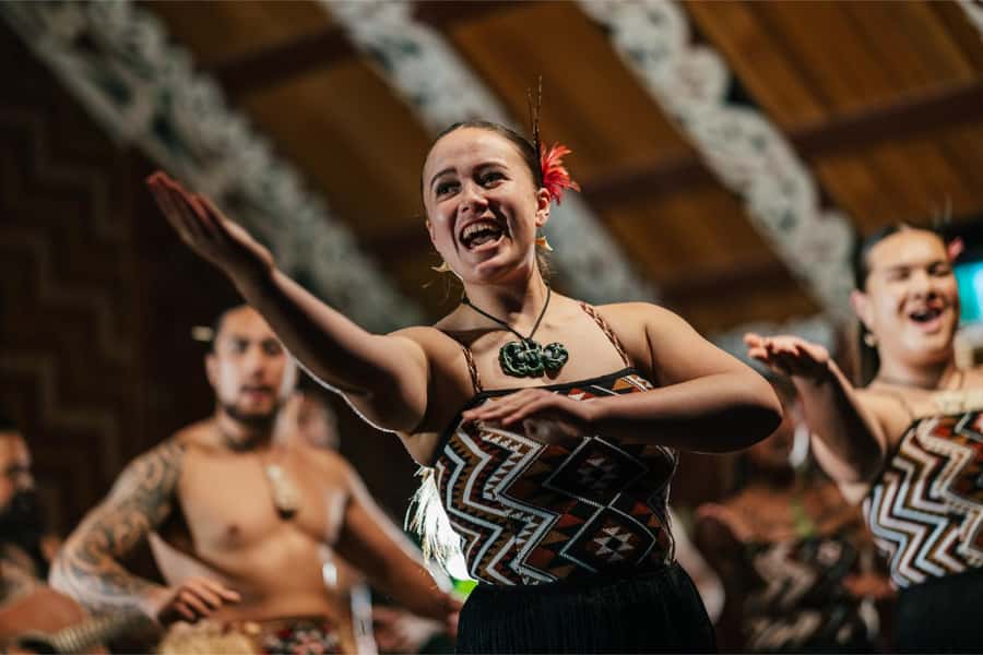 Auckland: Rotorua Wai-O-Tapu, Te Puia with Haka - Small-group guiding makes the long day easier