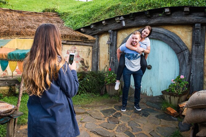 Auckland to Hobbiton Movie Set and Rotorua's Geothermal Valley - Te Puia in Rotorua: geysers, mud, and Māori culture
