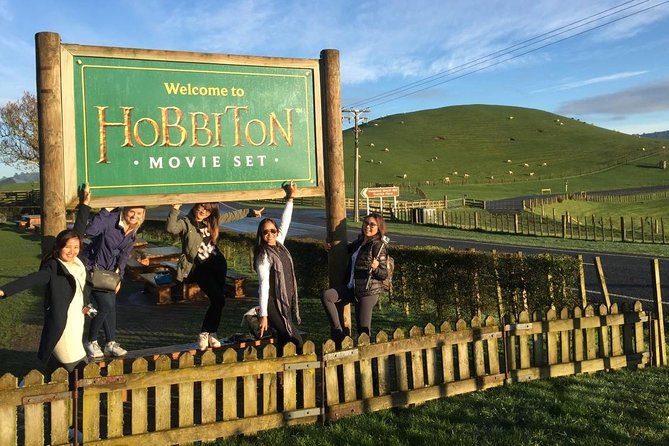 Auckland to Rotorua via Hobbiton Small Group Tour (One Way) - Leaving Auckland at 6:00 am