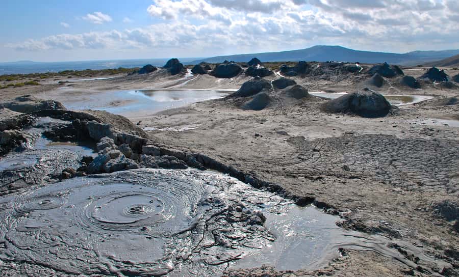 Baku: Gobustan, Mud Volcanoes & Absheron (Group or Private) - Yanardag puts the eternal flame on display