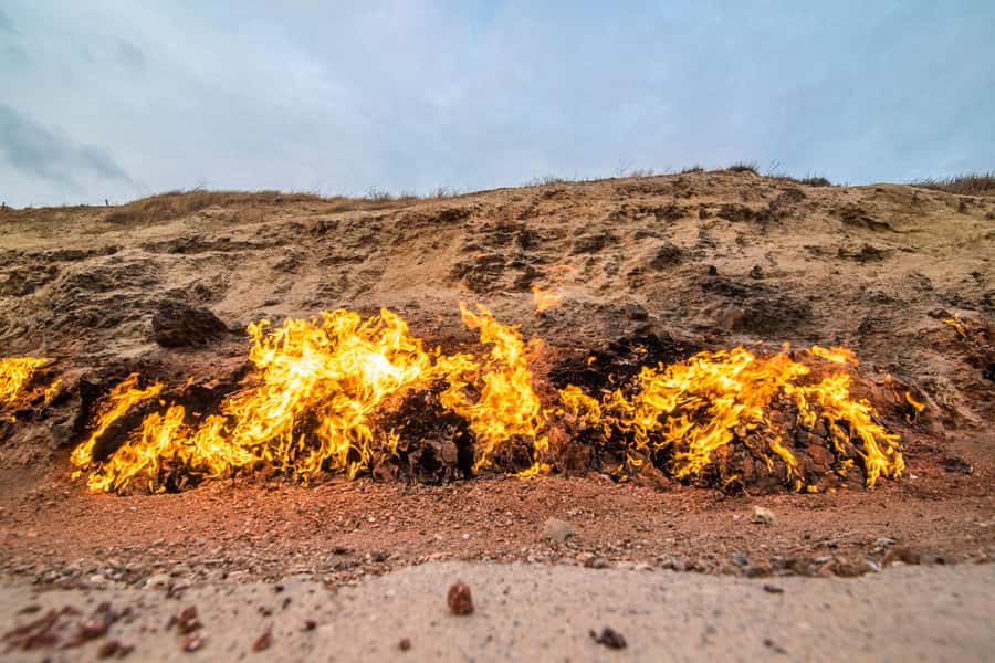 Baku: Gobustan, Mud Volcanoes & Absheron (Group or Private) - Ateshgah explains the sacred side of fire