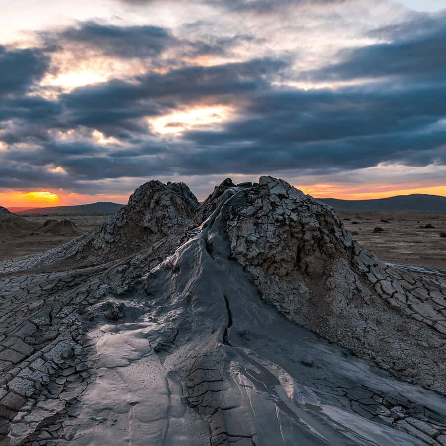 Baku: Gobustan, Mud Volcanoes, Fire Temple, & Yanar Dag Tour - Guides, vehicles, and the human side of the tour