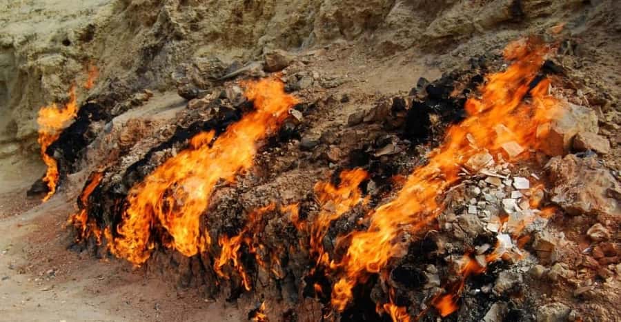 Baku:Gobustan Mud Volcanoes Temple & Entry tickets included - Lunch breaks up a demanding route