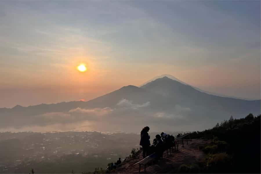 Bali: Mount Batur Sunrise Hike Including Transfer & All Cost - The first 50 minutes: an easy start in the dark