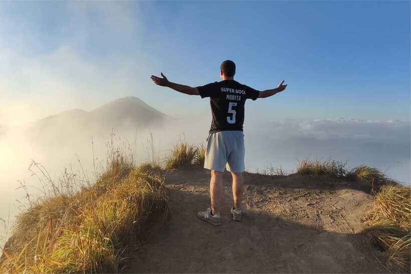 Bali: Mount Batur Sunrise Hike Including Transfer & All Cost - Sunrise at the summit, with breakfast in hand