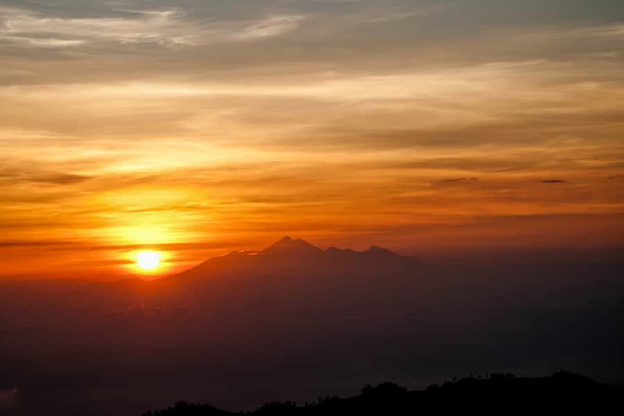 Bali: Mount Batur Sunrise Hike with Breakfast & Hot Spring - Soaking in the natural hot spring