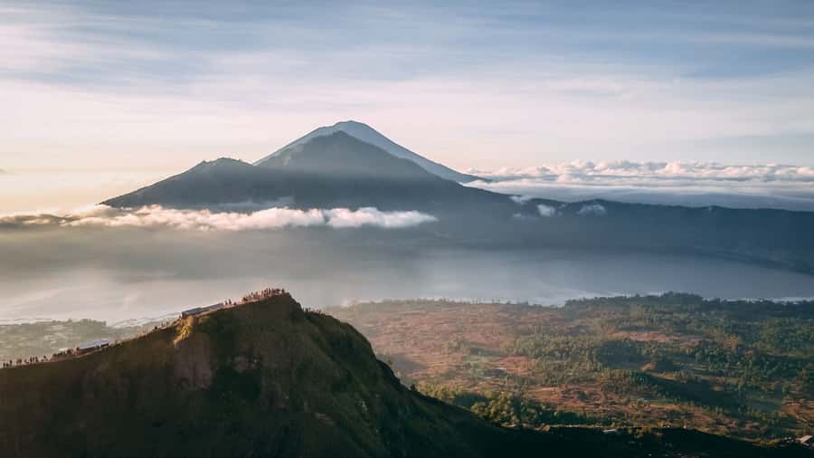 Bali: Mount Batur Sunset Trek with Picnic - Reaching Mt. Batur Lounge and meeting your guide