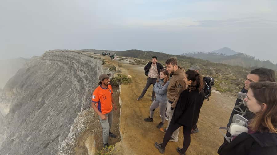 Bali or Banyuwangi: Mount Ijen Blue Fire Hiking - Basecamp briefing, coffee, and the first climb