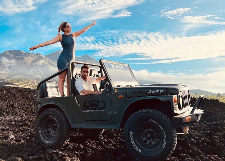 Bali: Shared Mount Batur Sunrise Jeep Tour with Hot Springs - Coffee, snacks, and the basecamp briefing