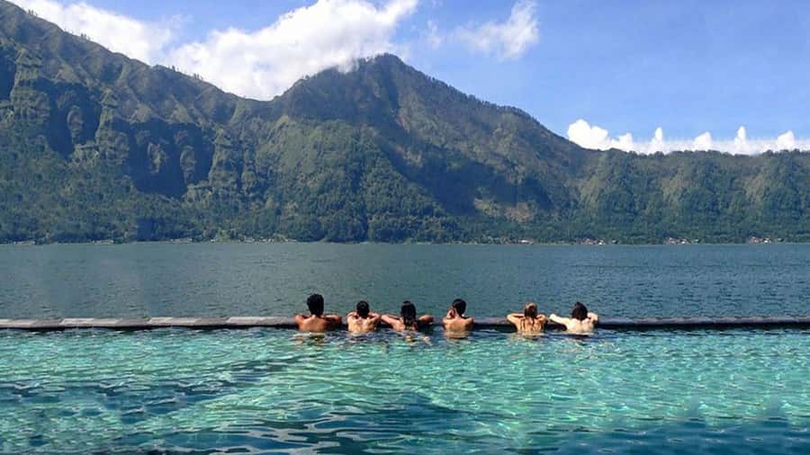 Bali: Shared Mount Batur Sunrise Jeep Tour with Hot Springs - The photo help is part of the value