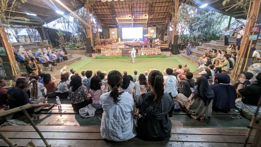 Bandung: Tangkuban Parahu Volcano, Waterfall & Culture Tour - Saung Angklung Udjo gives the day a proper finish