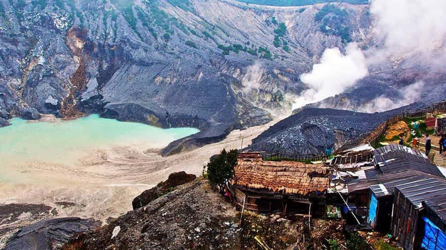Bandung Tangkuban Perahu Volcano Tours - Domas Crater brings you close to the heat
