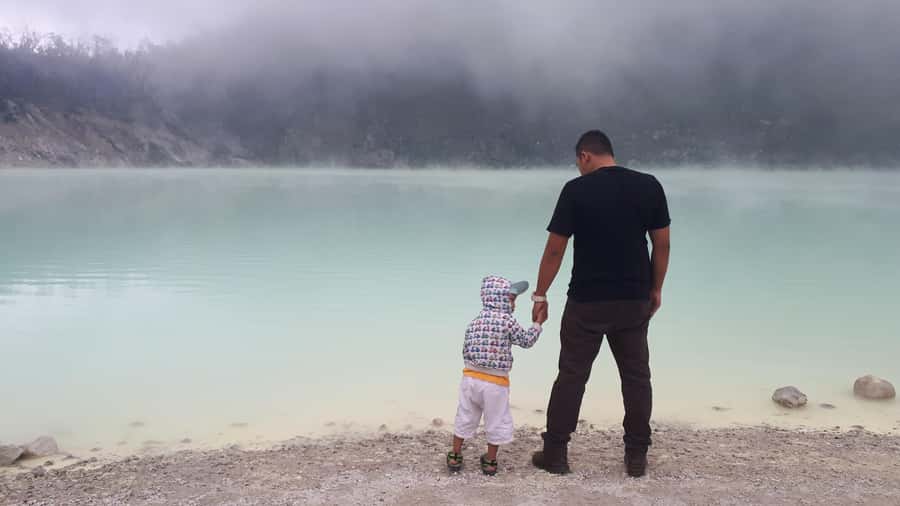 Bandung: Volcano Crater, Onsen Hot Springs, Mud Bath & Tea - What the guide adds to the day