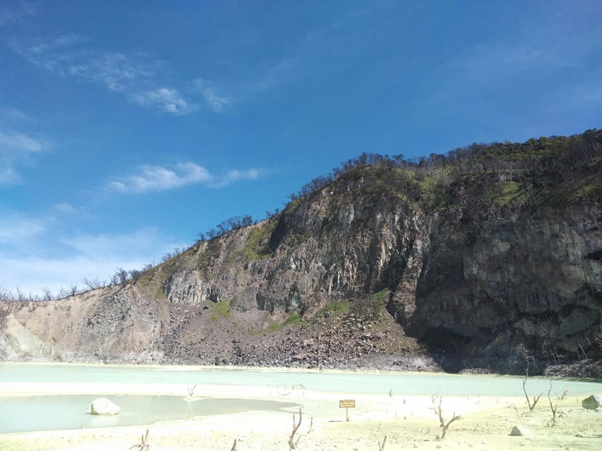 Bandung: White Crater Volcano Guided Day Trip - Guides can make the long drive easier