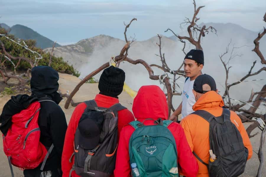 Banyuwangi/Bali: Ijen Crater Blue Fire & Sunrise Guided Tour - Key points at a glance