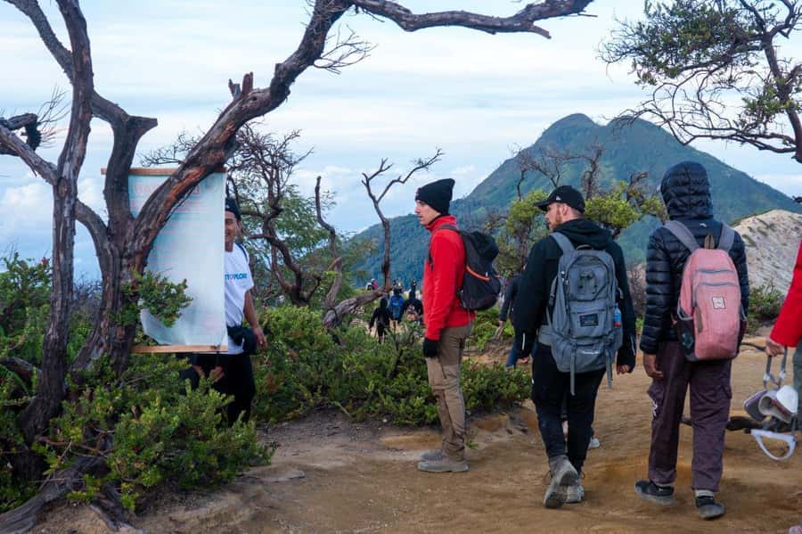 Banyuwangi/Bali: Ijen Crater Blue Fire & Sunrise Guided Tour - Blue fire, gas masks, and safety on the trail