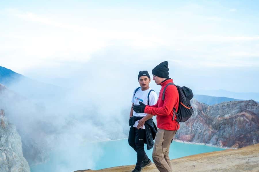 Banyuwangi/Bali: Ijen Crater Blue Fire & Sunrise Guided Tour - Who should book this Ijen tour