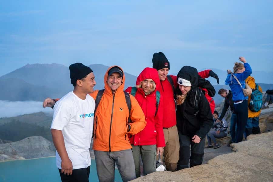 Banyuwangi/Bali: Ijen Crater Blue Fire & Sunrise Guided Tour - The midnight pickup from Banyuwangi or Bali